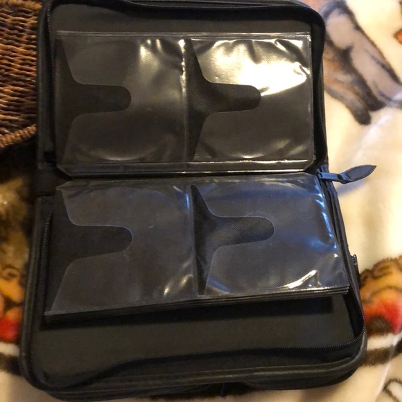 Case Logic ,Leather - Picture 2 of 6